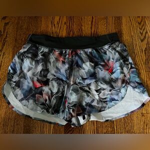 Lululemon Find your pace short 3inch